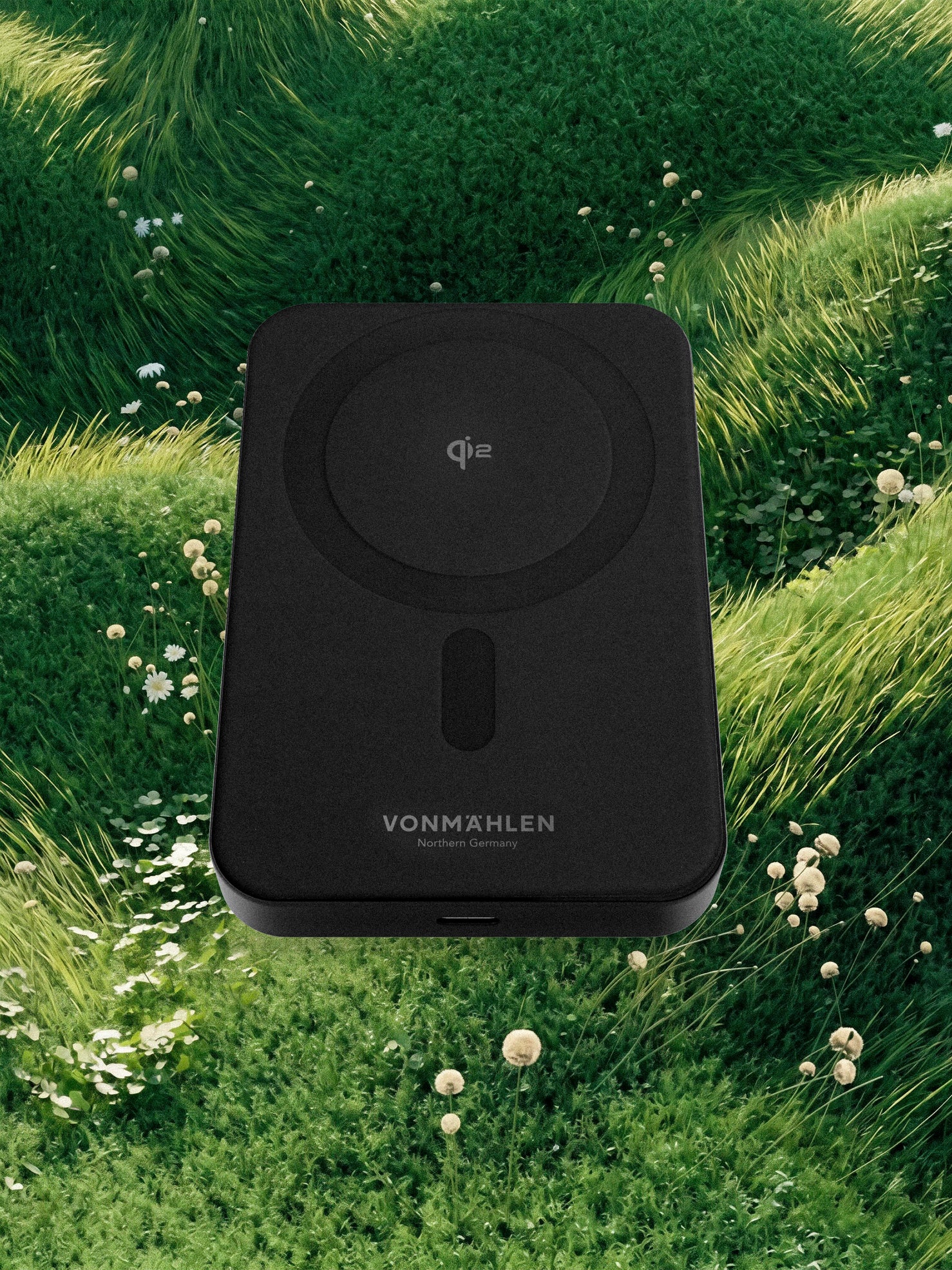 Vonmahlen Evergreen Mag 15W - 10,000 mAh Power Bank with Kickstand - Black