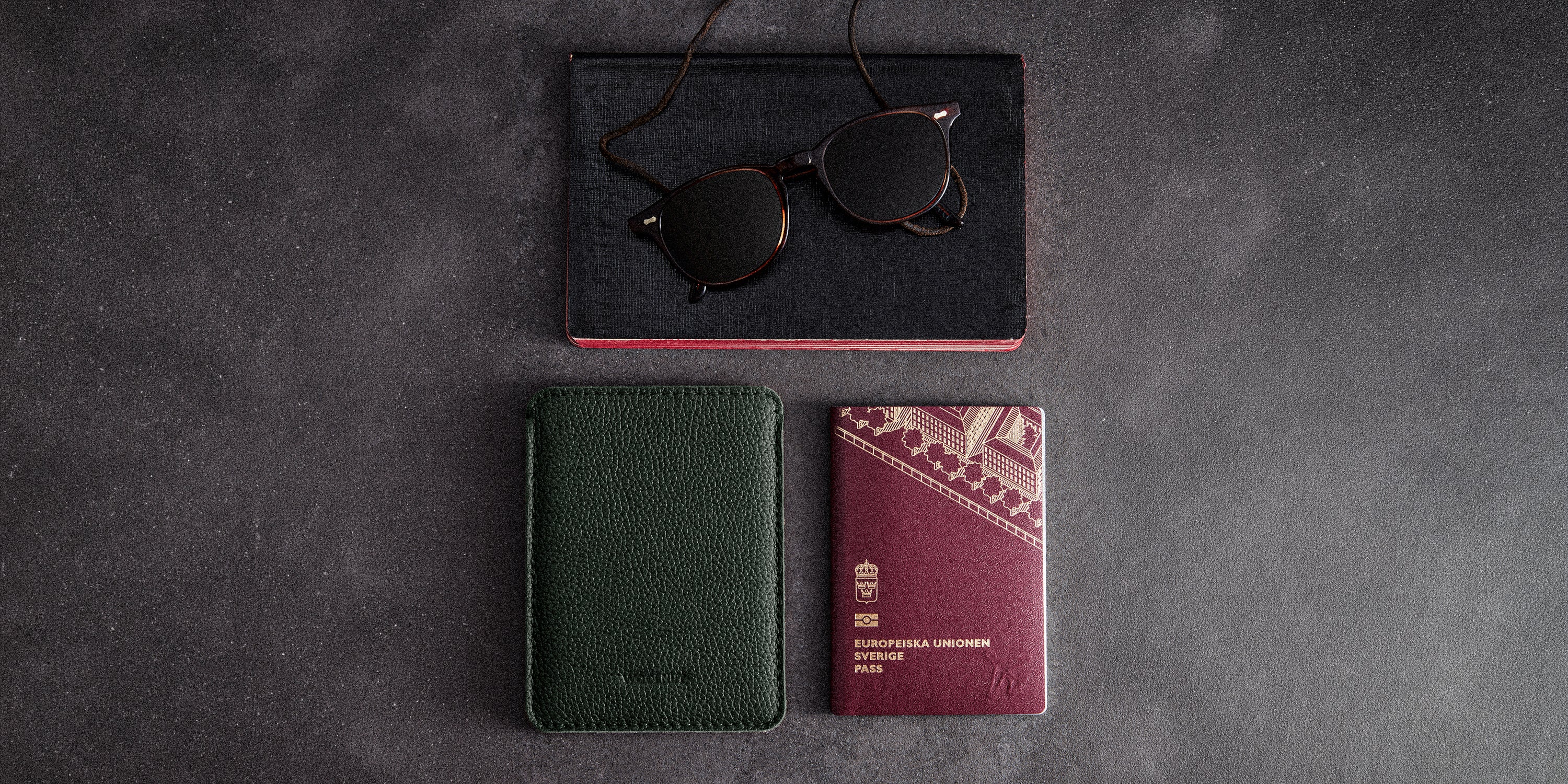 Woolnut Leather Sleeve for Passport - Green
